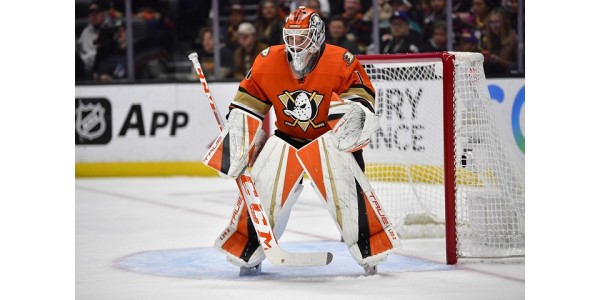 Anaheim Ducks sort un nouveau maillot orange pour la nouvelle saison Anaheim Ducks sort un nouveau maillot orange pour la nouvelle saison